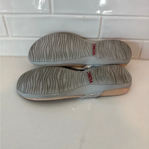 Vionic Women's Bella II Silver Thong Sandals size 39 - Picture 8 of 8